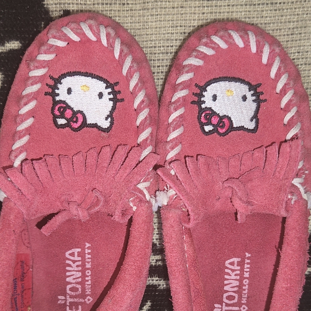 Hello Kitty X Minnetonka Girls Pink Leather Shoes Size 9